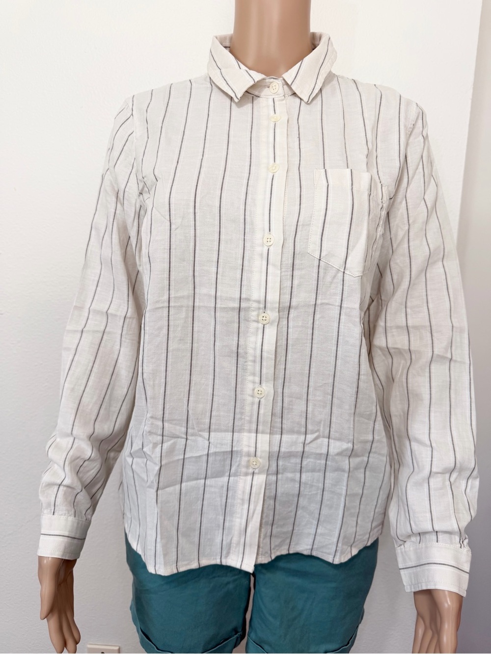 NWOT Banana Republic Cream Button-Down Shirt with Thin Black Stripes Size M